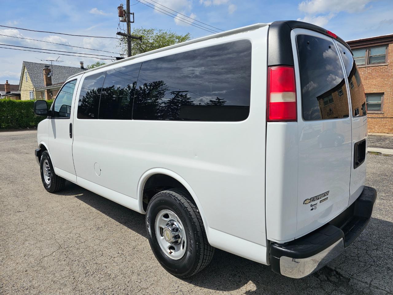 Chevrolet Express Passenger RWD 2500 135" LT 2014
