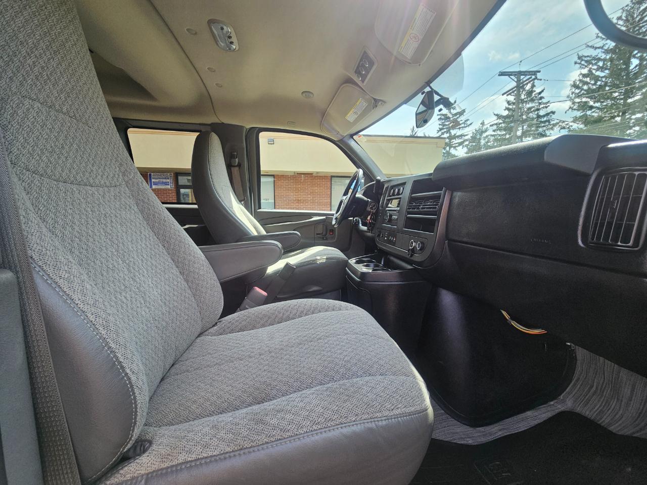 Chevrolet Express Passenger RWD 2500 135" LT 2014