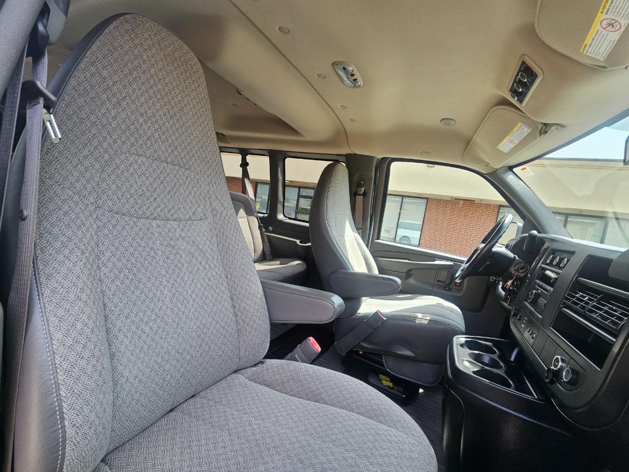 Chevrolet Express Passenger RWD 2500 135" LT 2014