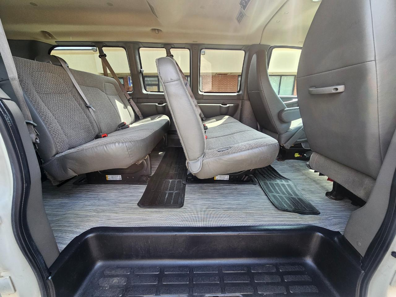 Chevrolet Express Passenger RWD 2500 135" LT 2014