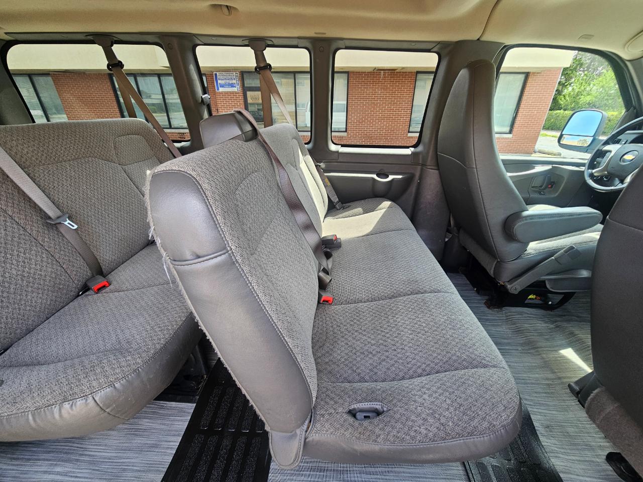 Chevrolet Express Passenger RWD 2500 135" LT 2014
