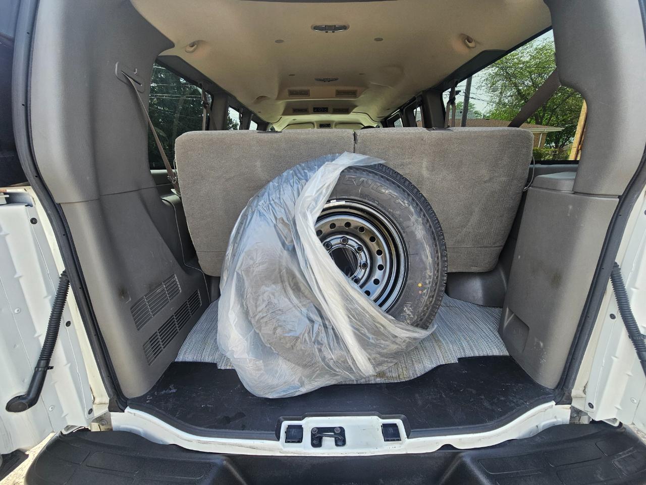 Chevrolet Express Passenger RWD 2500 135" LT 2014