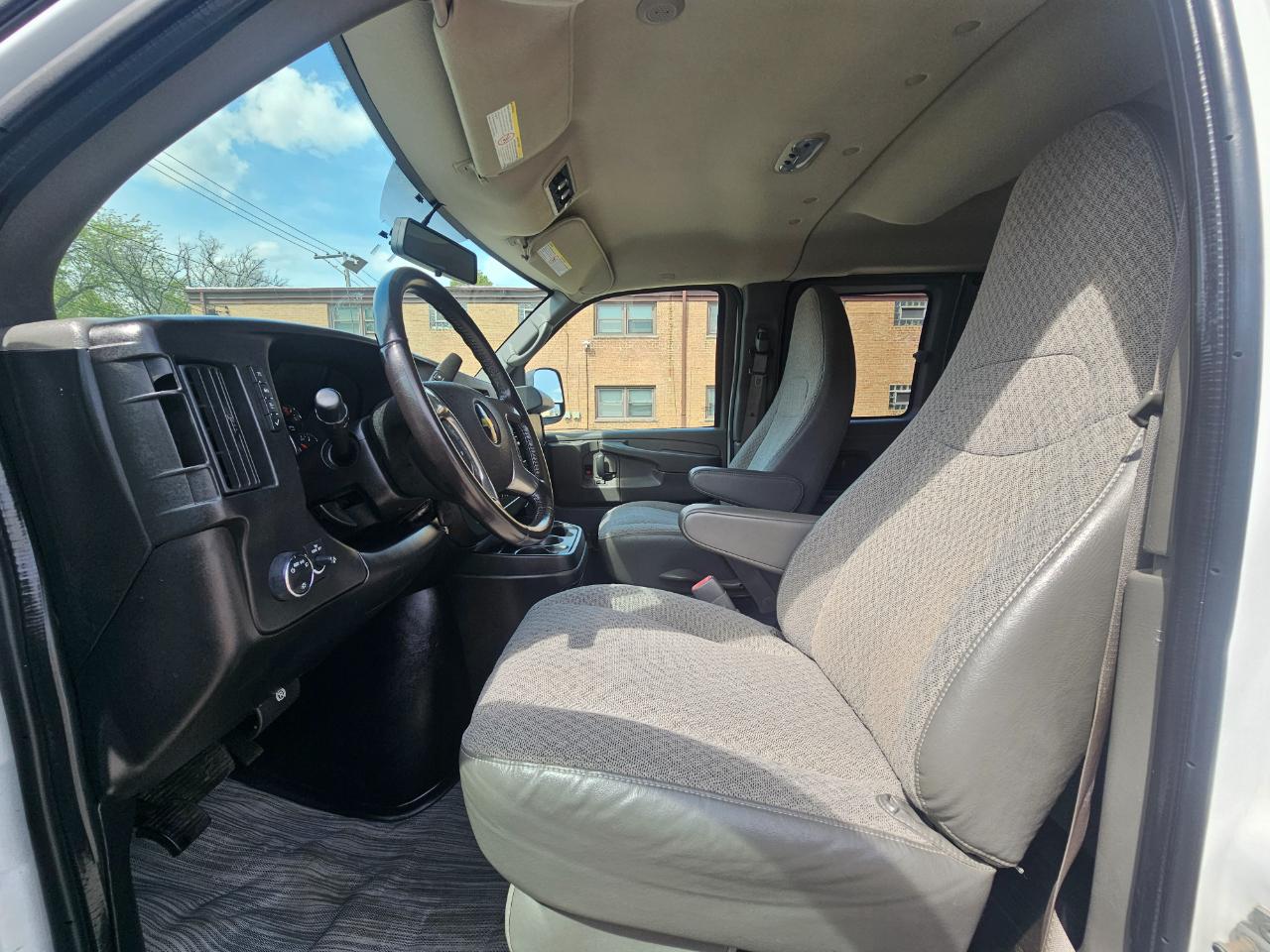 Chevrolet Express Passenger RWD 2500 135" LT 2014