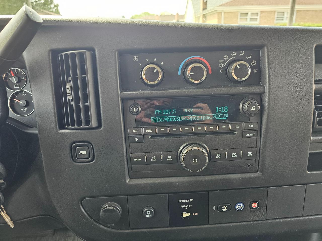 Chevrolet Express Passenger RWD 2500 135" LT 2014