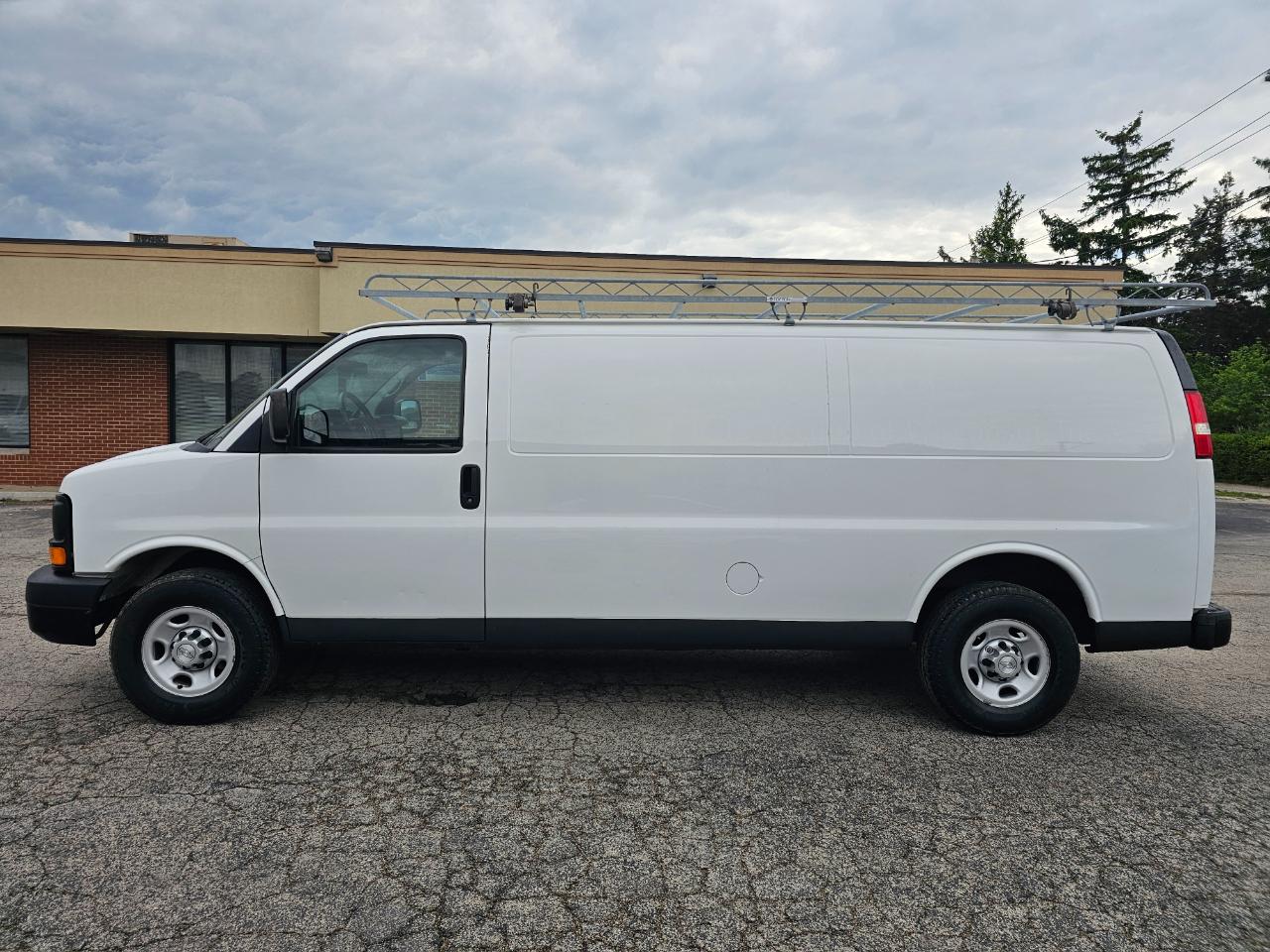 Chevrolet Express Cargo Van RWD 3500 155" 2015