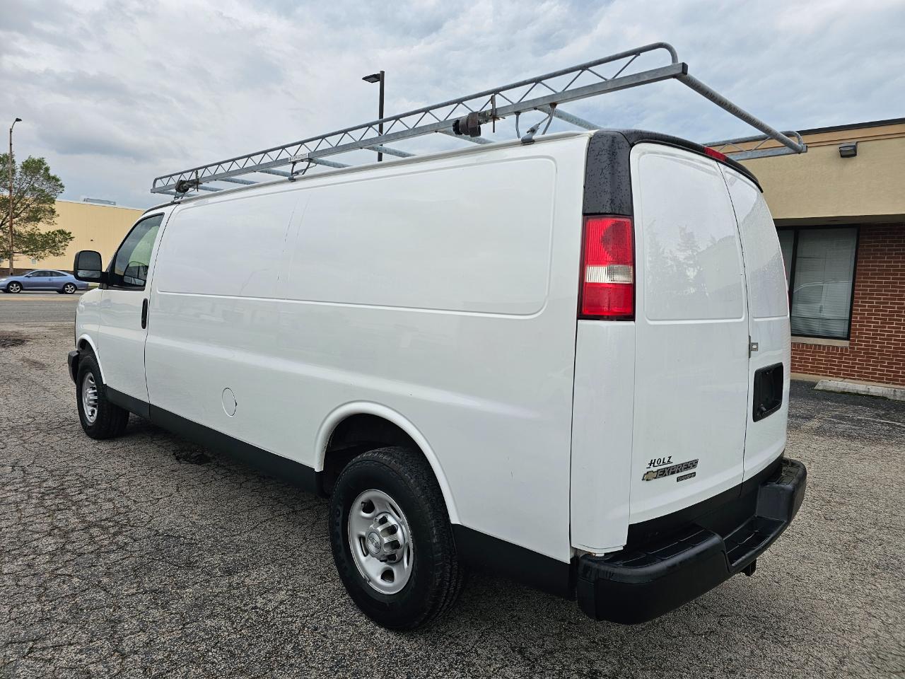 Chevrolet Express Cargo Van RWD 3500 155" 2015