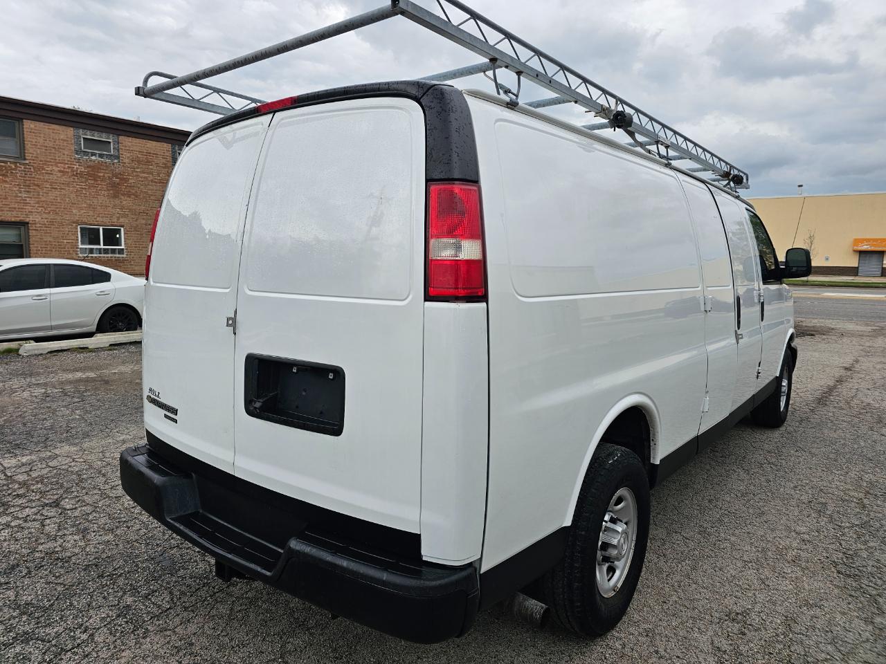 Chevrolet Express Cargo Van RWD 3500 155" 2015