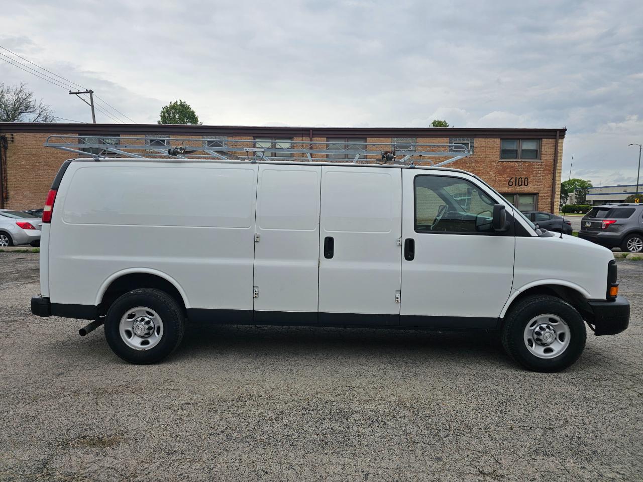 Chevrolet Express Cargo Van RWD 3500 155" 2015