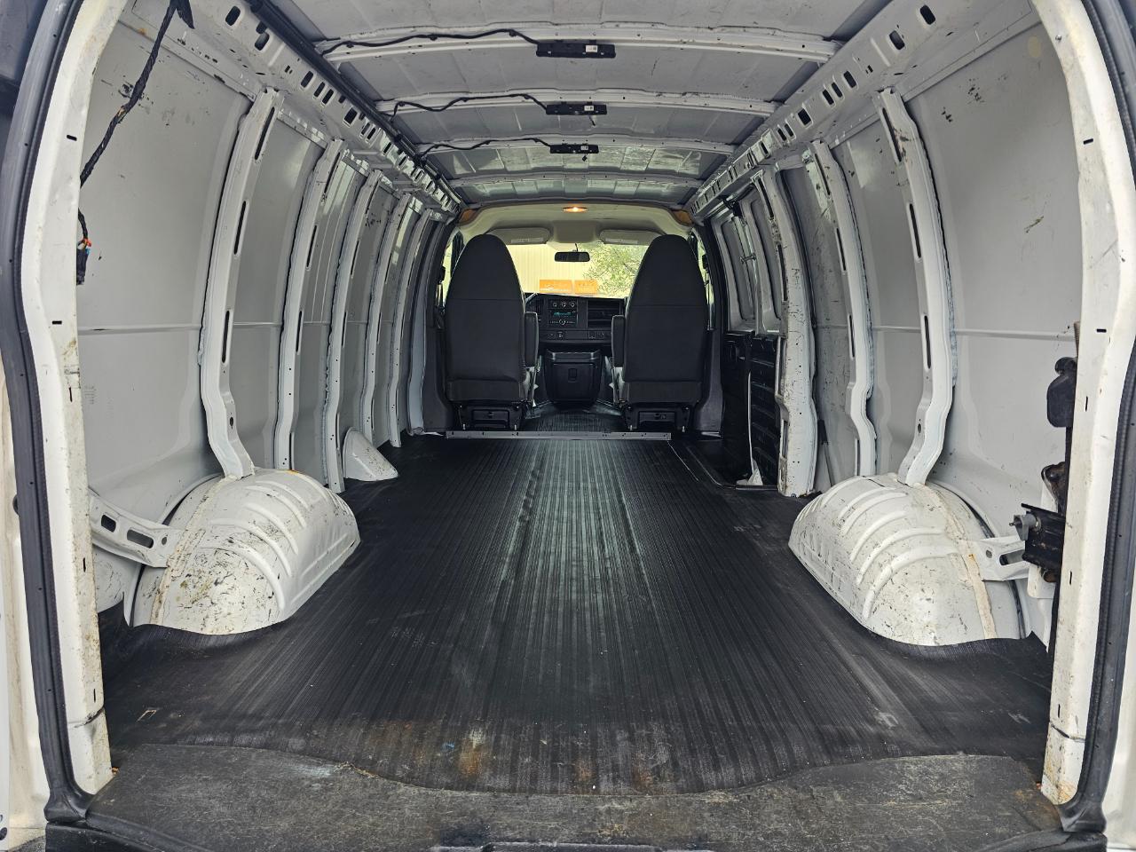 Chevrolet Express Cargo Van RWD 3500 155" 2015