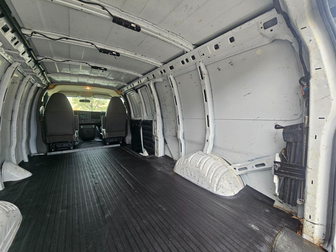 Chevrolet Express Cargo Van RWD 3500 155" 2015