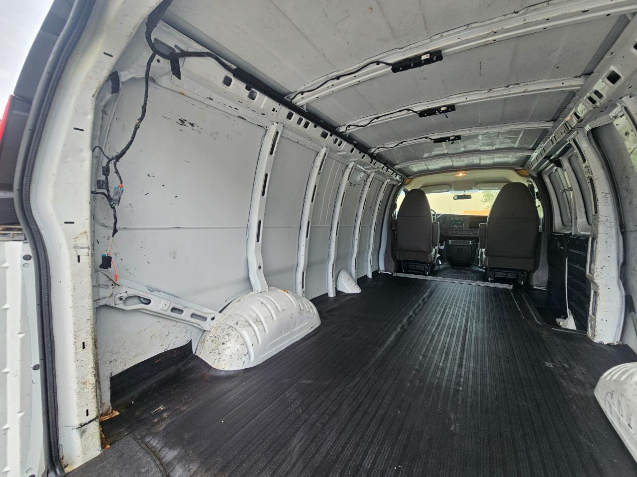 Chevrolet Express Cargo Van RWD 3500 155" 2015