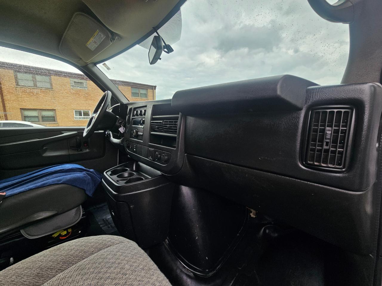 Chevrolet Express Cargo Van RWD 3500 155" 2015