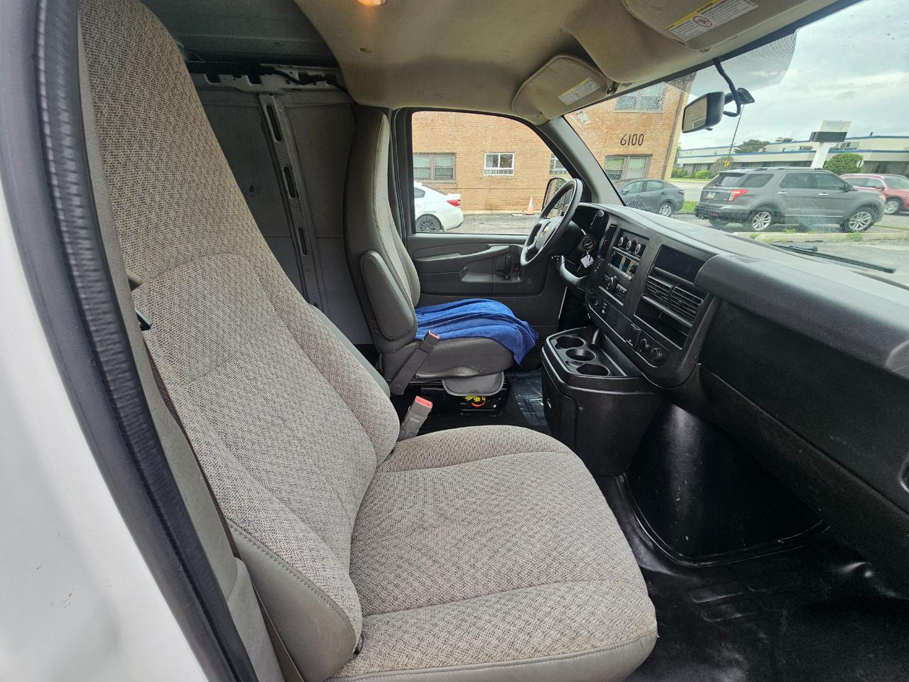 Chevrolet Express Cargo Van RWD 3500 155" 2015