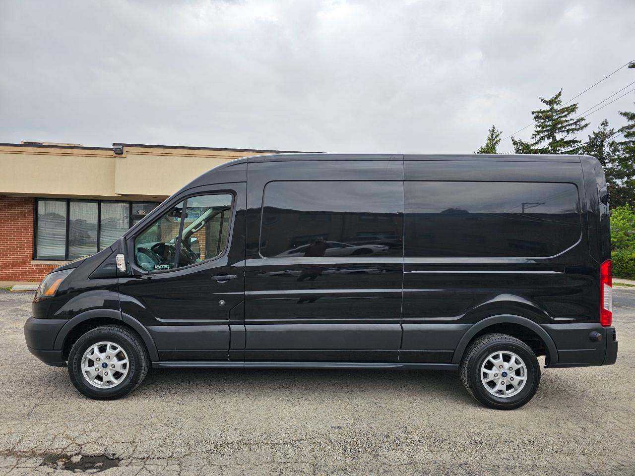 Ford Transit Cargo Van T-250 148" Med Rf 9000 GVWR Sliding RH Dr 2015