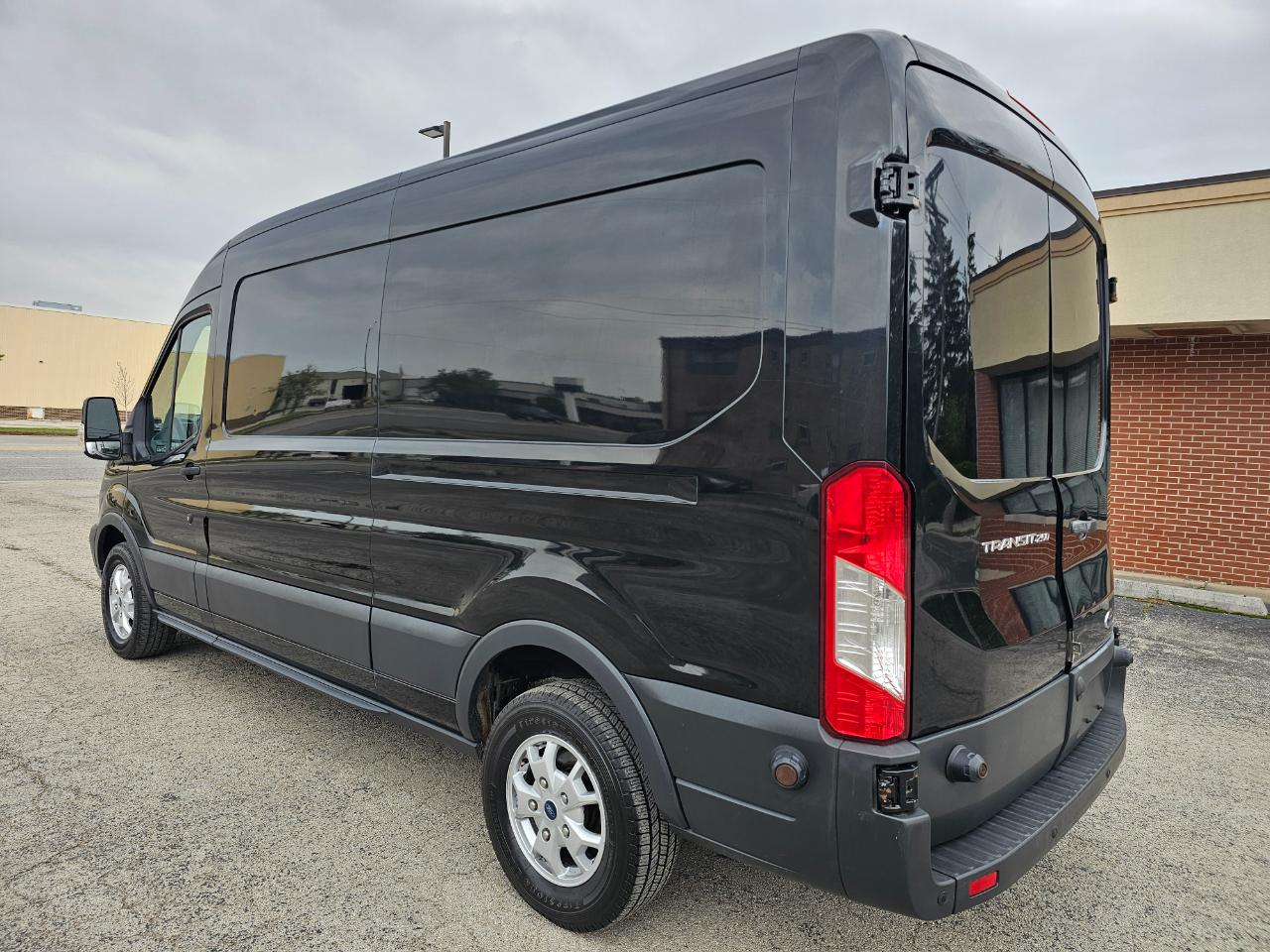 Ford Transit Cargo Van T-250 148" Med Rf 9000 GVWR Sliding RH Dr 2015