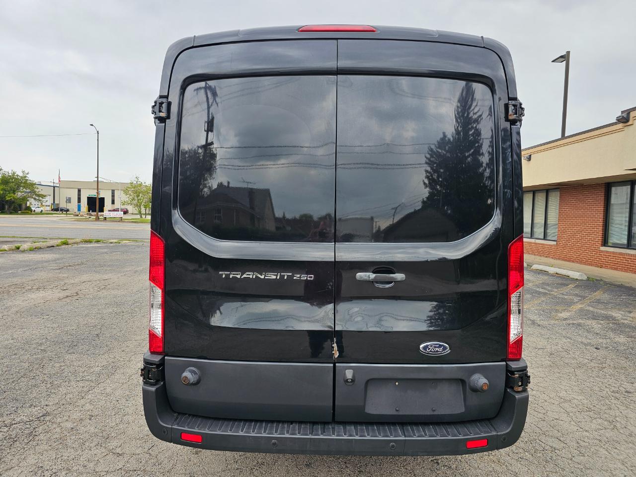 Ford Transit Cargo Van T-250 148" Med Rf 9000 GVWR Sliding RH Dr 2015