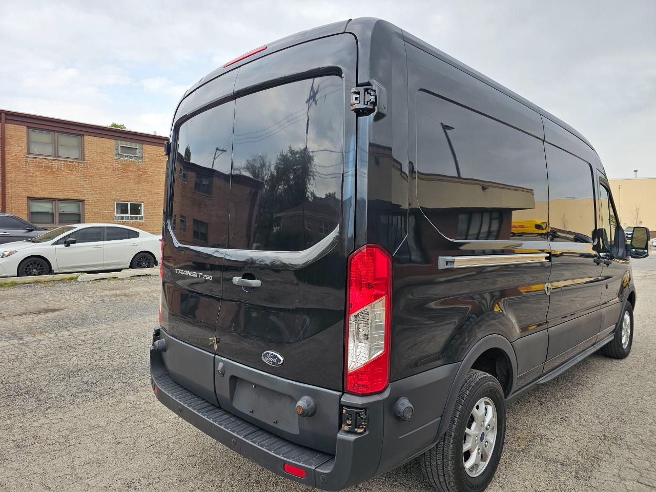 Ford Transit Cargo Van T-250 148" Med Rf 9000 GVWR Sliding RH Dr 2015