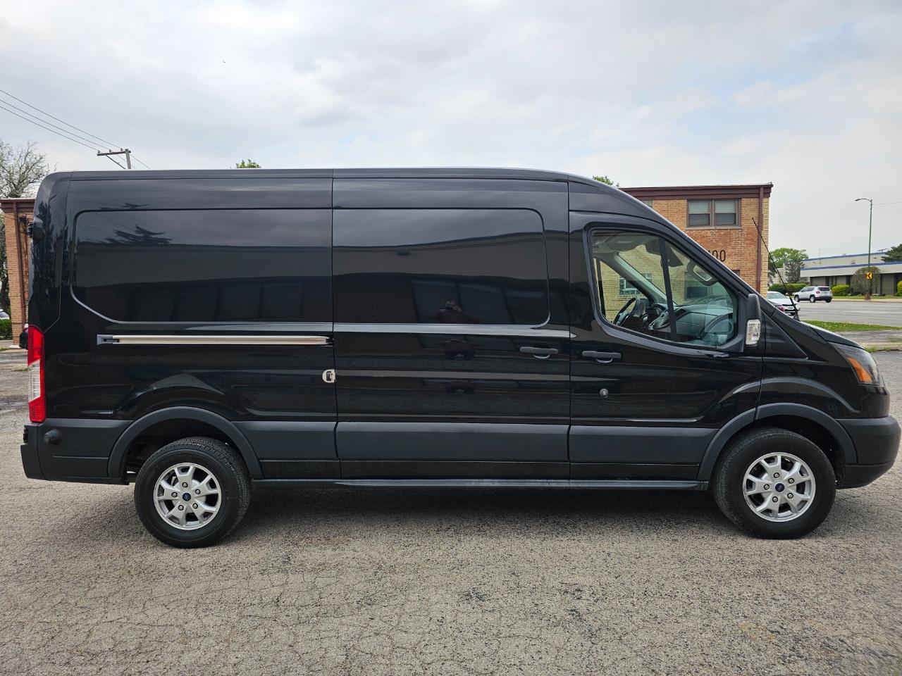 Ford Transit Cargo Van T-250 148" Med Rf 9000 GVWR Sliding RH Dr 2015