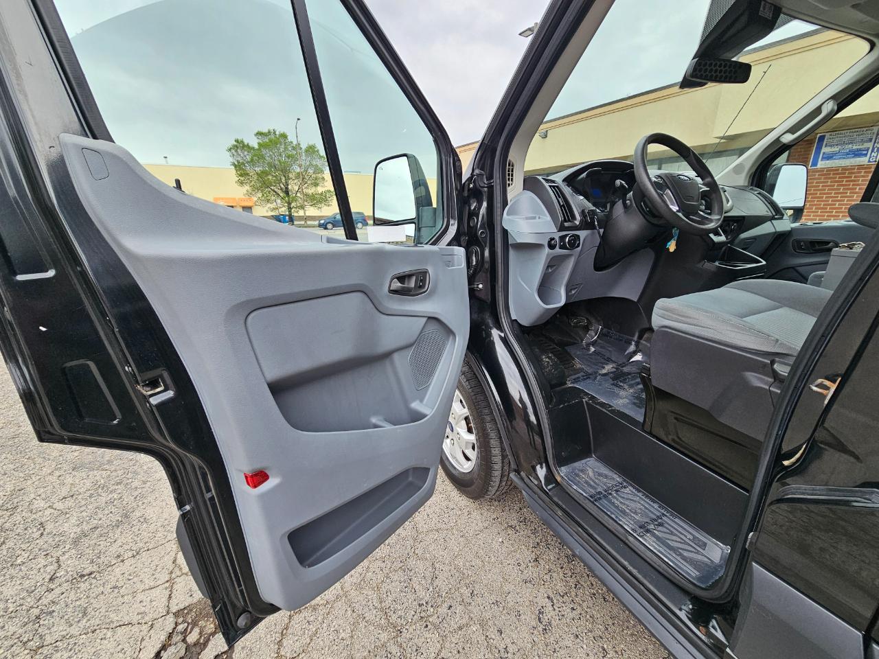 Ford Transit Cargo Van T-250 148" Med Rf 9000 GVWR Sliding RH Dr 2015