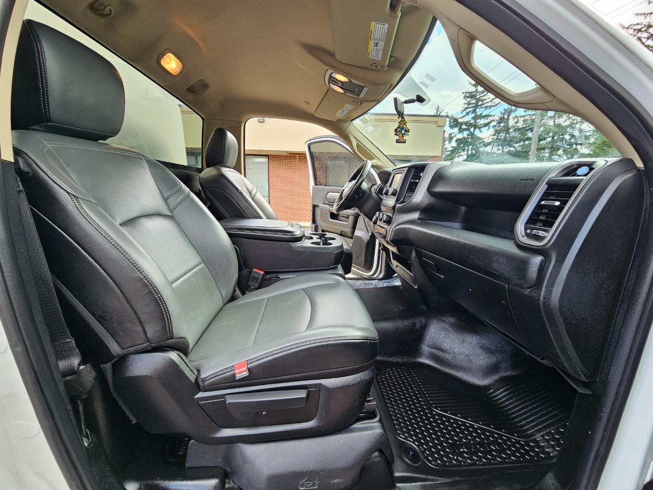 RAM 2500 Tradesman 4x2 Reg Cab 8' Box 2020