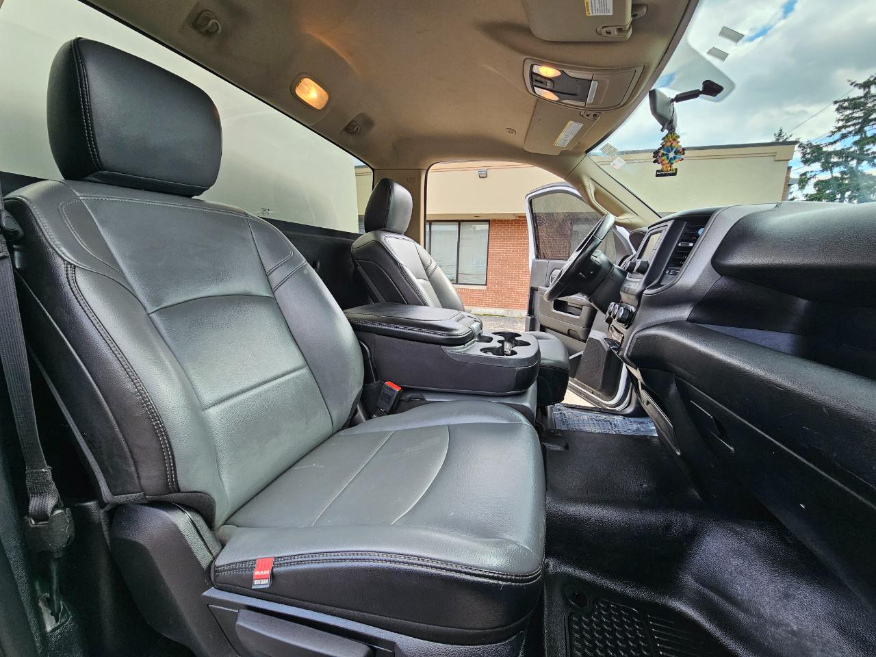 RAM 2500 Tradesman 4x2 Reg Cab 8' Box 2020