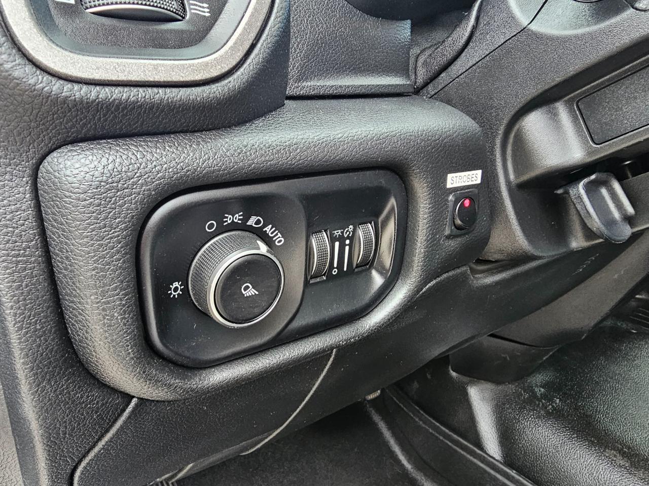 RAM 2500 Tradesman 4x2 Reg Cab 8' Box 2020