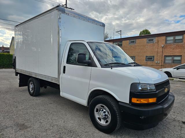 White 2020 Chevrolet Express Chassis 3500 139 Cutaway RWD Van Rear-Wheel Drive Automatic