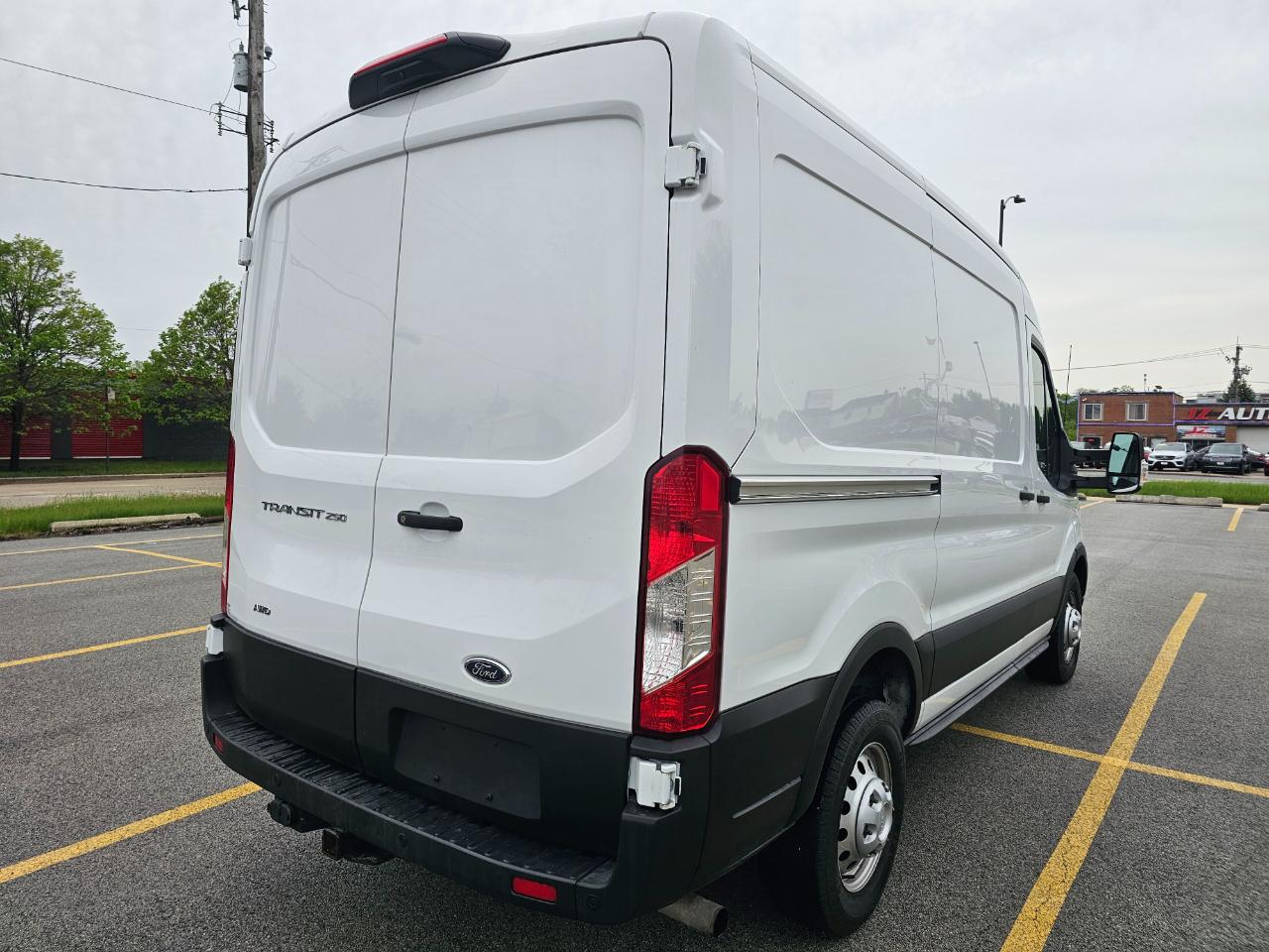 Ford Transit Cargo Van T-250 130" Med Rf 9070 GVWR AWD 2023