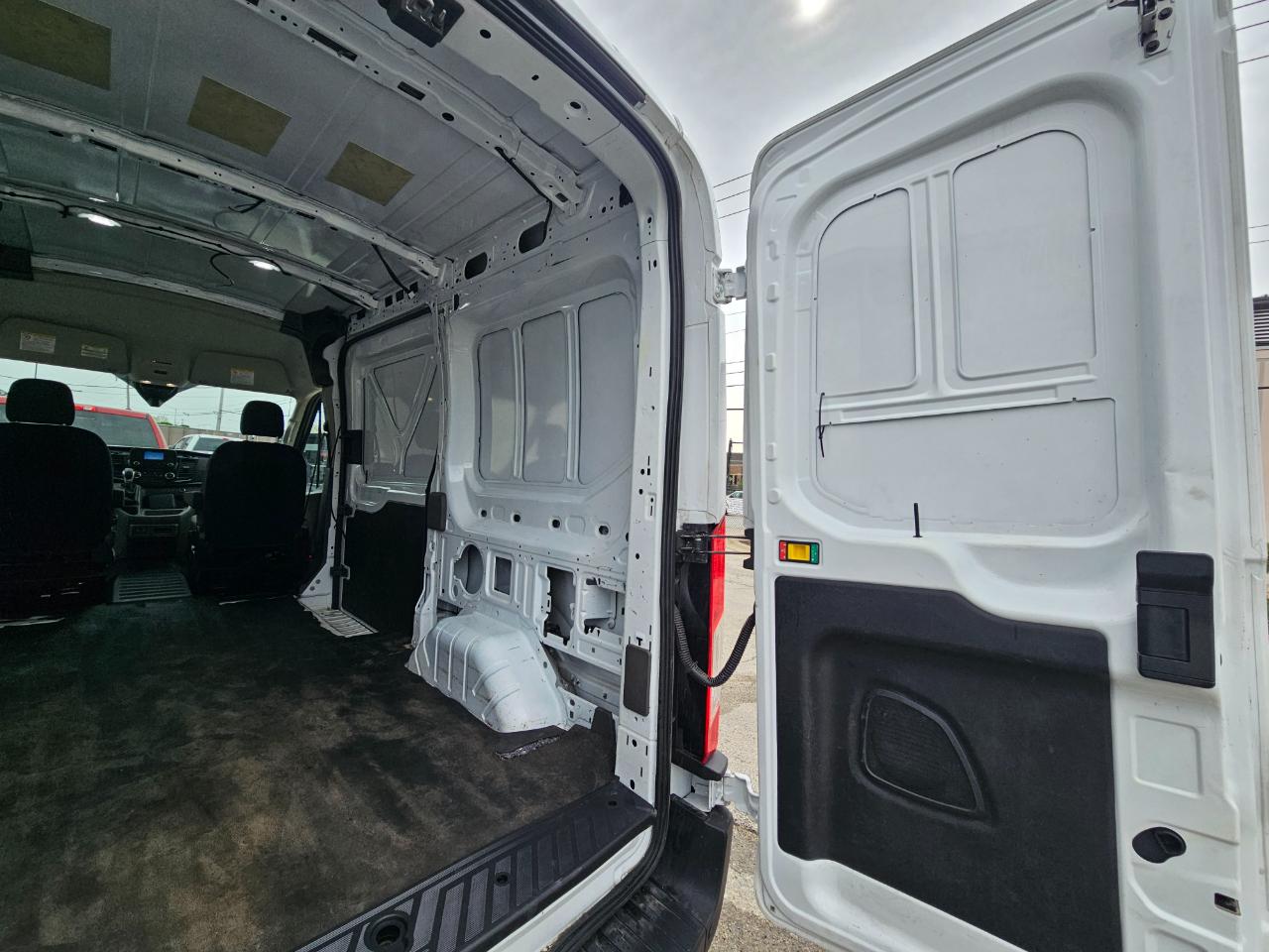 Ford Transit Cargo Van T-250 130" Med Rf 9070 GVWR AWD 2023