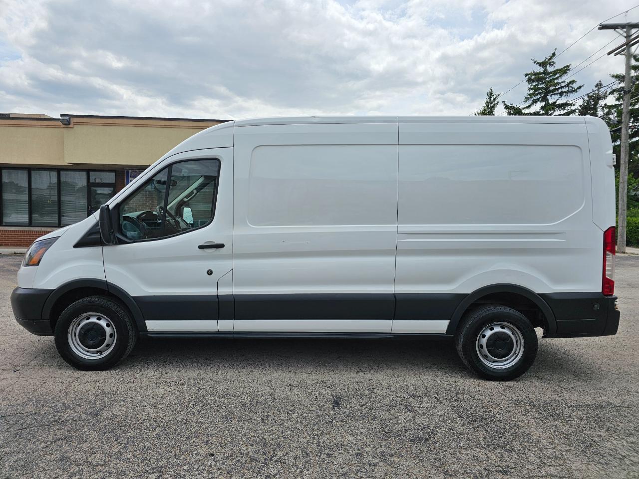 Ford Transit Van T-250 148" Med Rf 9000 GVWR Sliding RH Dr 2017
