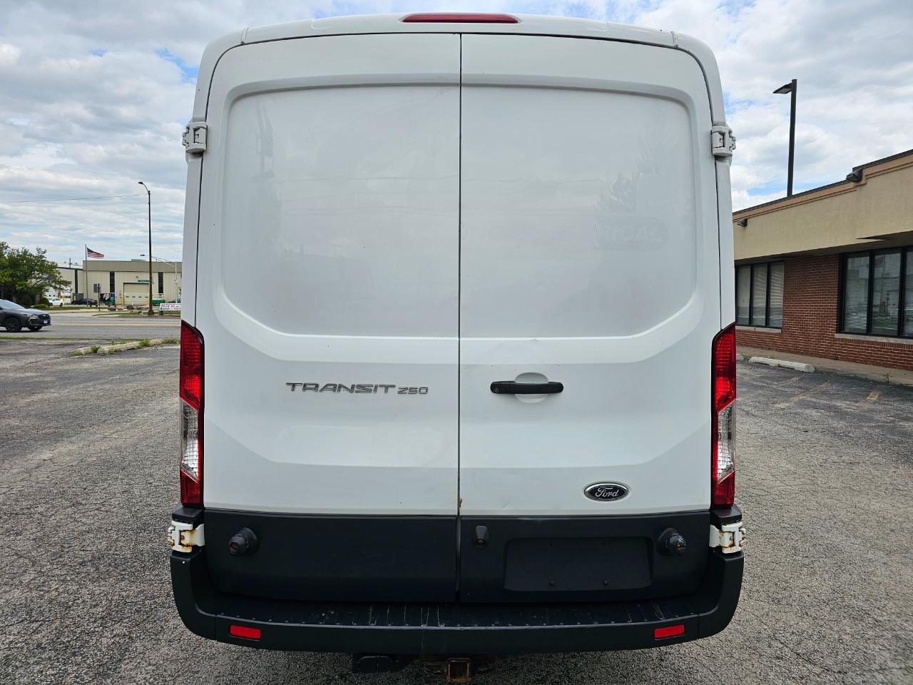 Ford Transit Van T-250 148" Med Rf 9000 GVWR Sliding RH Dr 2017