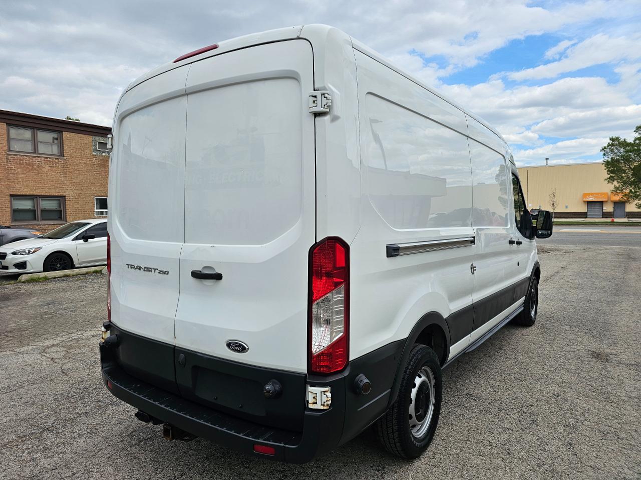 Ford Transit Van T-250 148" Med Rf 9000 GVWR Sliding RH Dr 2017