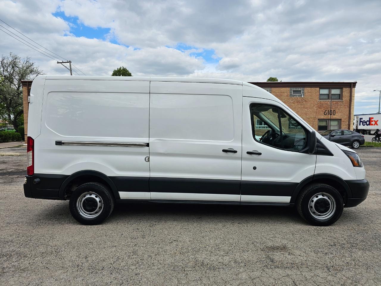Ford Transit Van T-250 148" Med Rf 9000 GVWR Sliding RH Dr 2017
