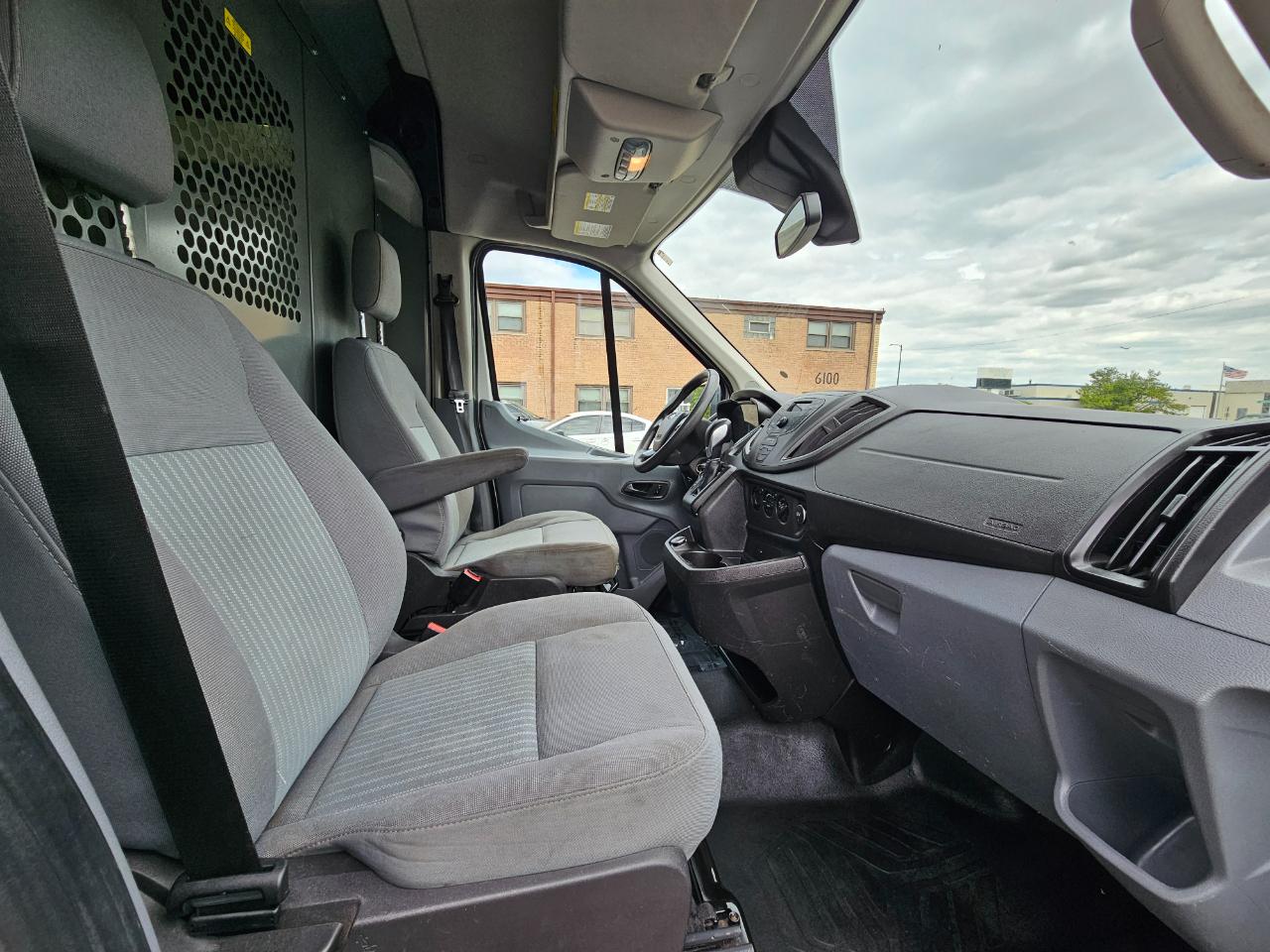 Ford Transit Van T-250 148" Med Rf 9000 GVWR Sliding RH Dr 2017