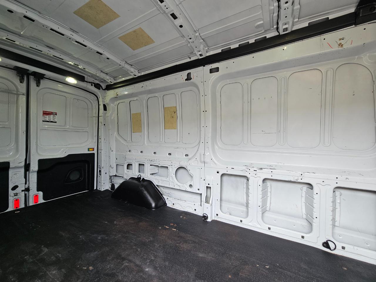 Ford Transit Van T-250 148" Med Rf 9000 GVWR Sliding RH Dr 2017