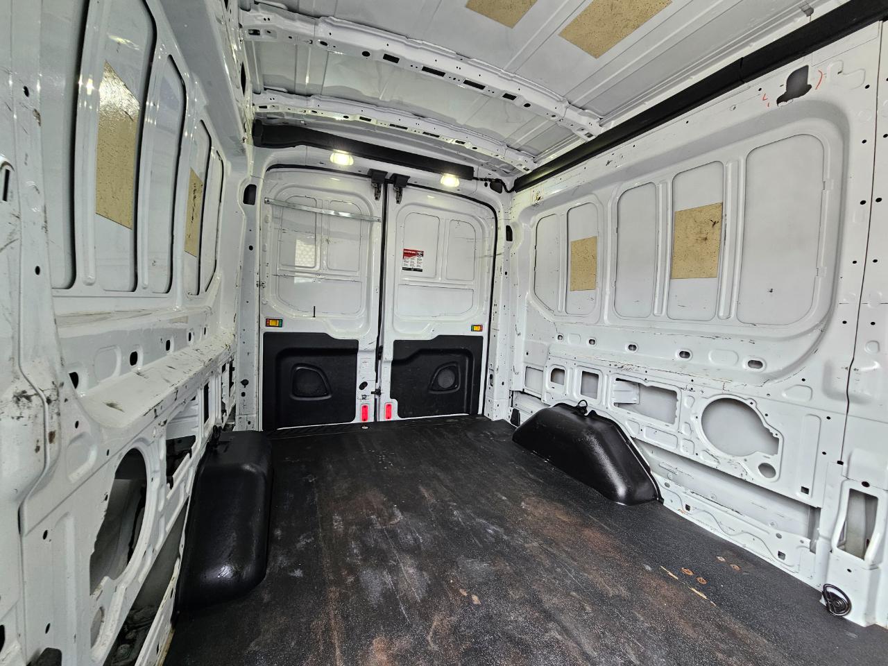 Ford Transit Van T-250 148" Med Rf 9000 GVWR Sliding RH Dr 2017