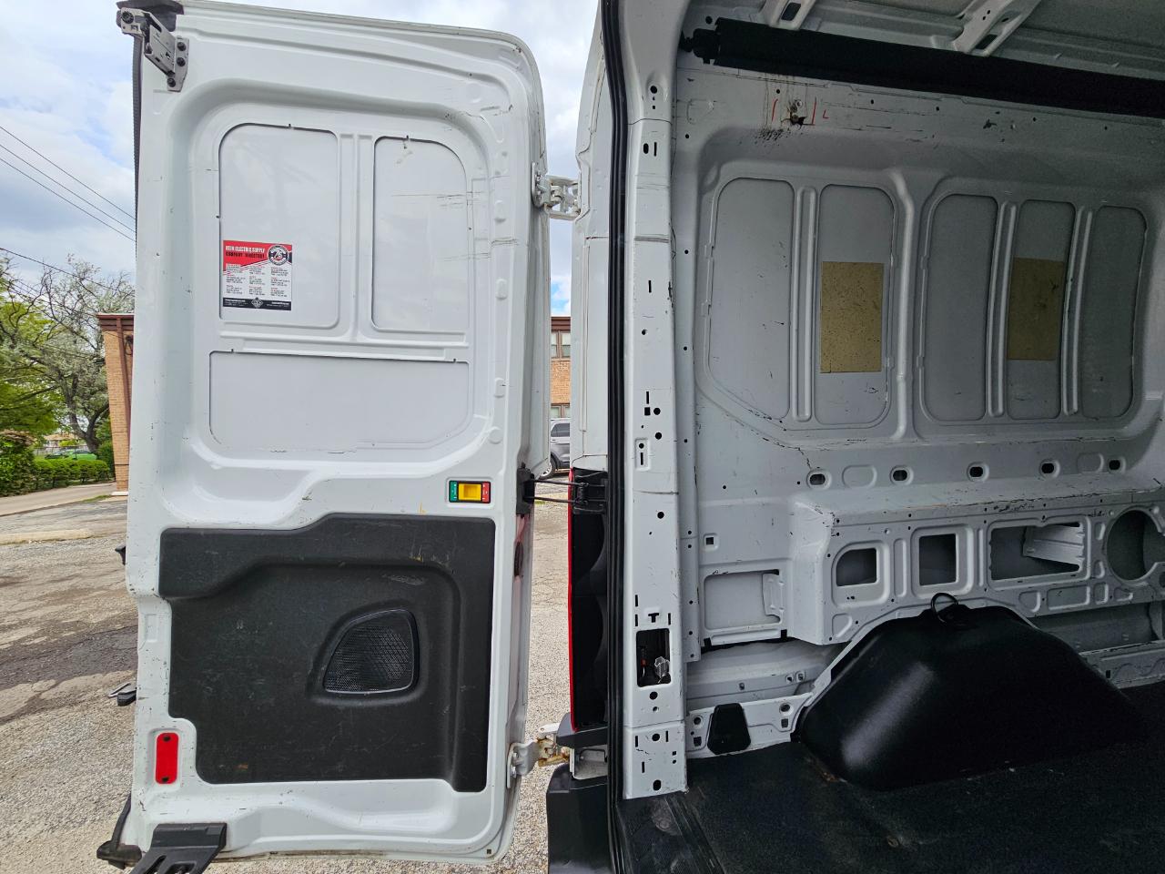 Ford Transit Van T-250 148" Med Rf 9000 GVWR Sliding RH Dr 2017