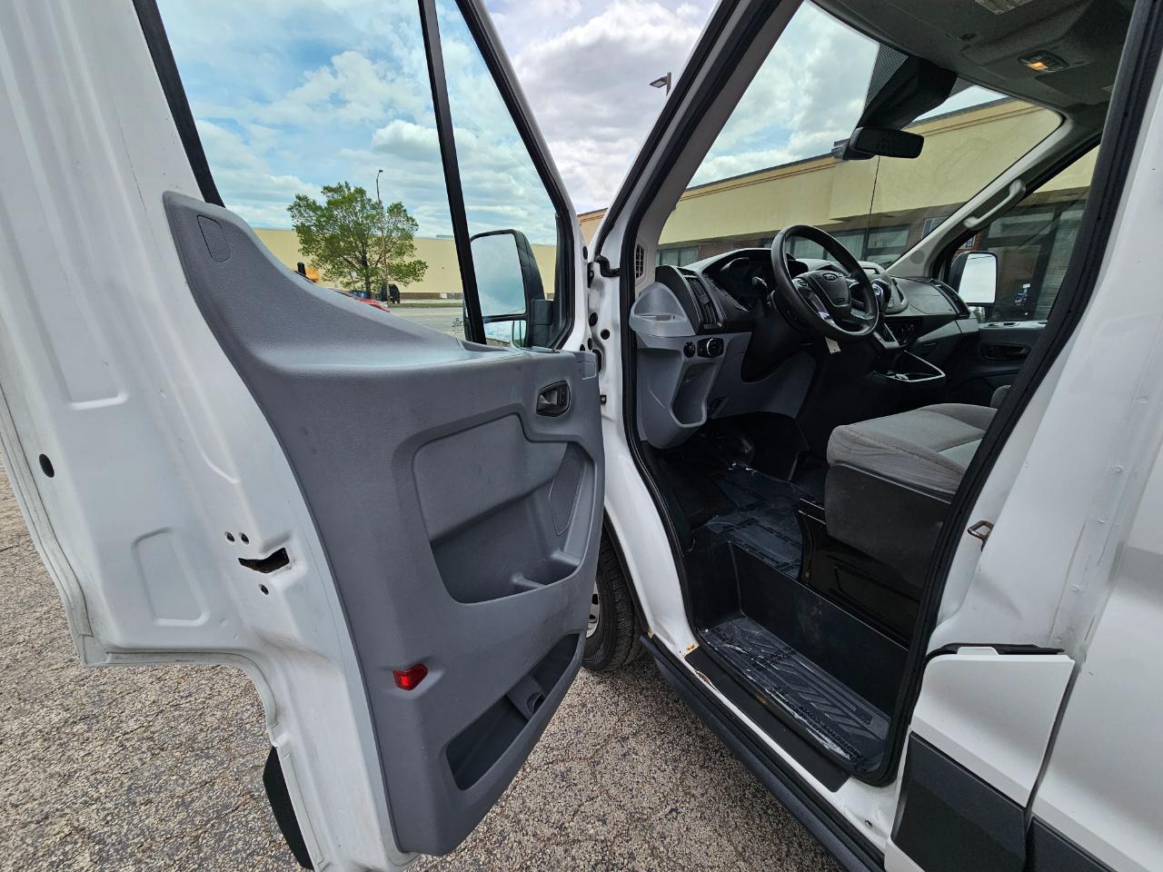 Ford Transit Van T-250 148" Med Rf 9000 GVWR Sliding RH Dr 2017