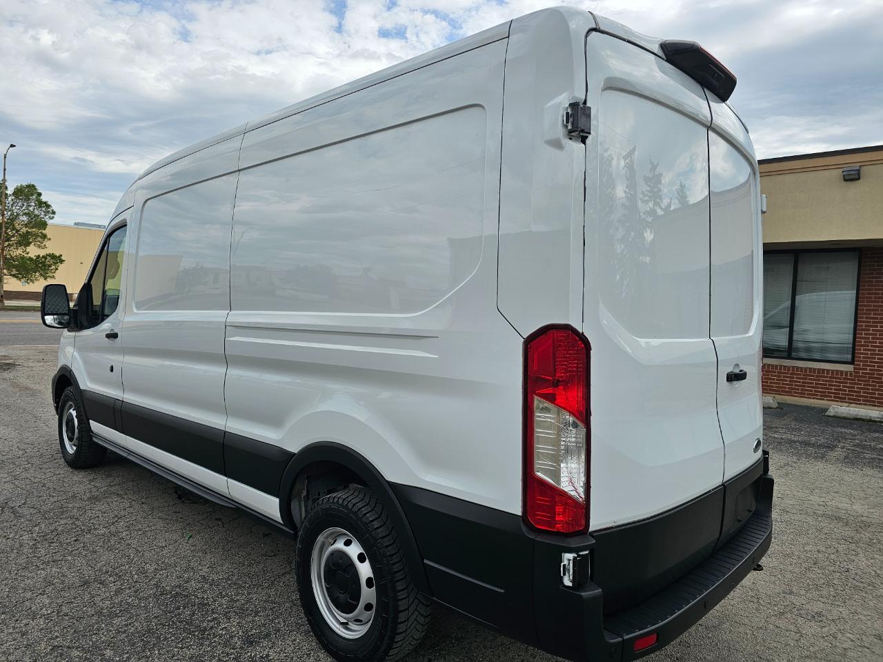 Ford Transit Cargo Van T-250 148" Med Rf 9150 GVWR RWD 2021