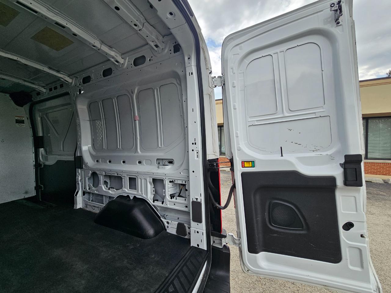 Ford Transit Cargo Van T-250 148" Med Rf 9150 GVWR RWD 2021