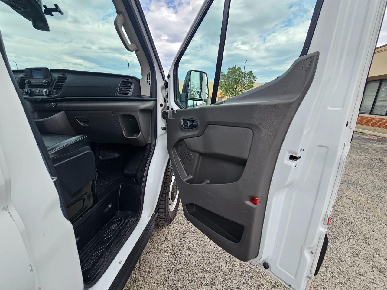 Ford Transit Cargo Van T-250 148" Med Rf 9150 GVWR RWD 2021