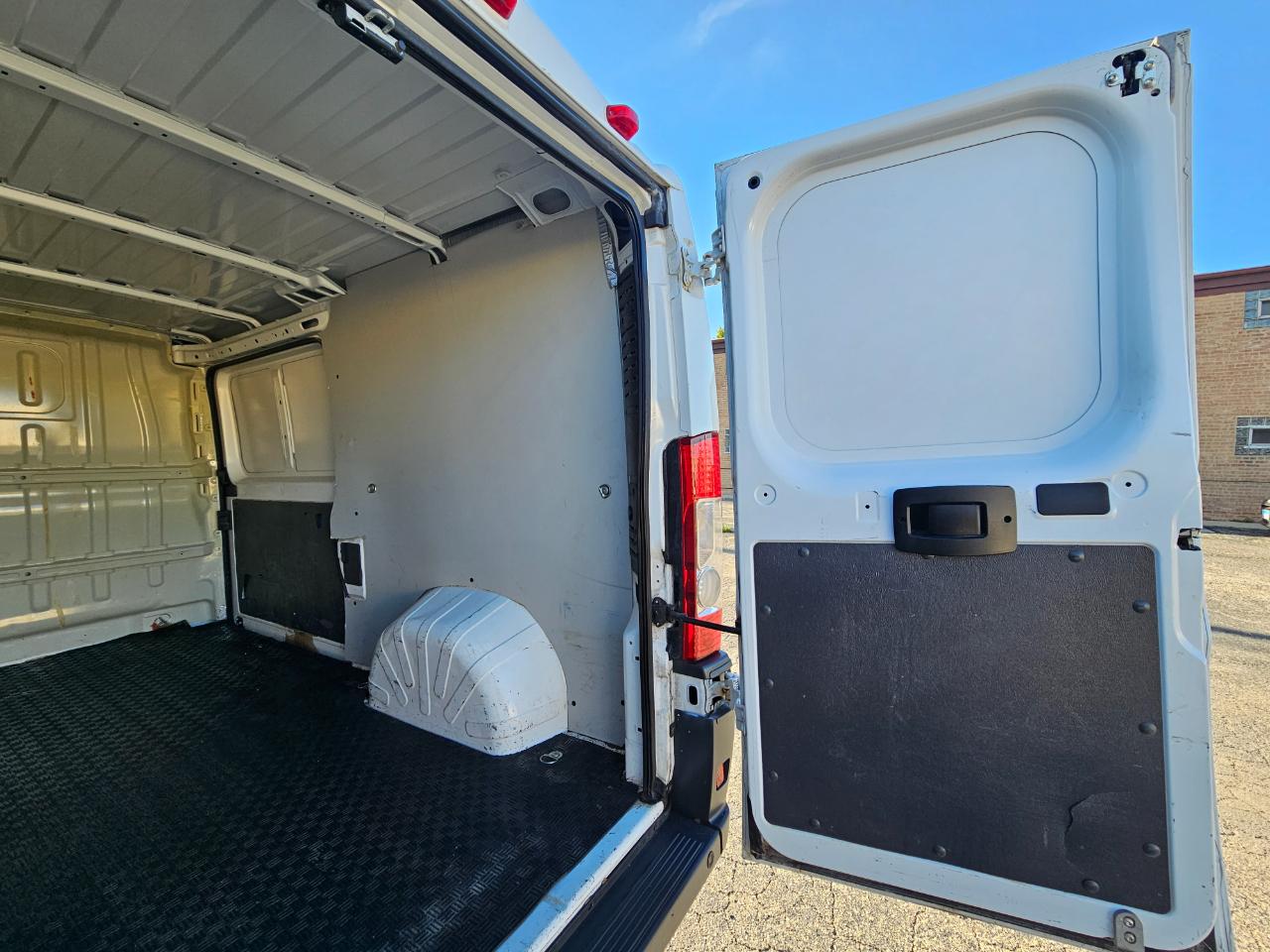 RAM ProMaster Cargo Van 1500 Low Roof 136" WB 2014