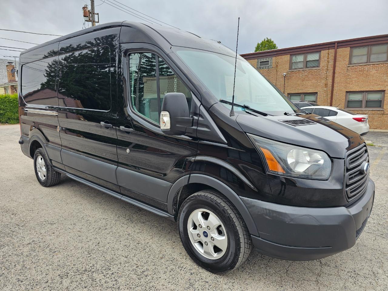 Ford Transit Van T-250 148" Med Rf 9000 GVWR Sliding RH Dr 2017