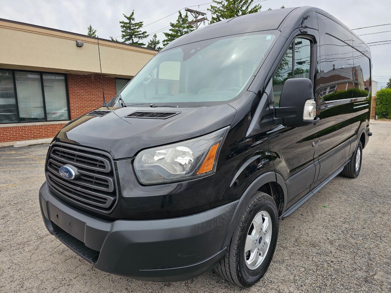 Ford Transit Van T-250 148" Med Rf 9000 GVWR Sliding RH Dr 2017