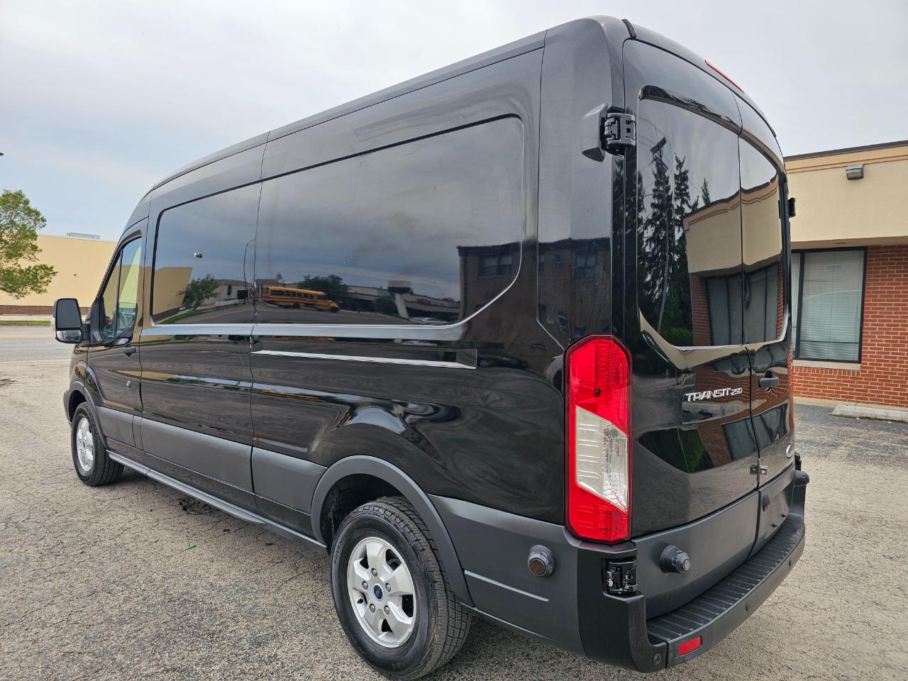 Ford Transit Van T-250 148" Med Rf 9000 GVWR Sliding RH Dr 2017
