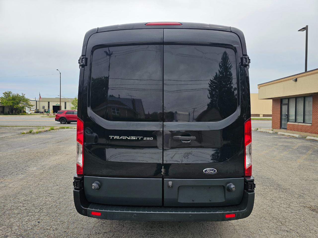 Ford Transit Van T-250 148" Med Rf 9000 GVWR Sliding RH Dr 2017