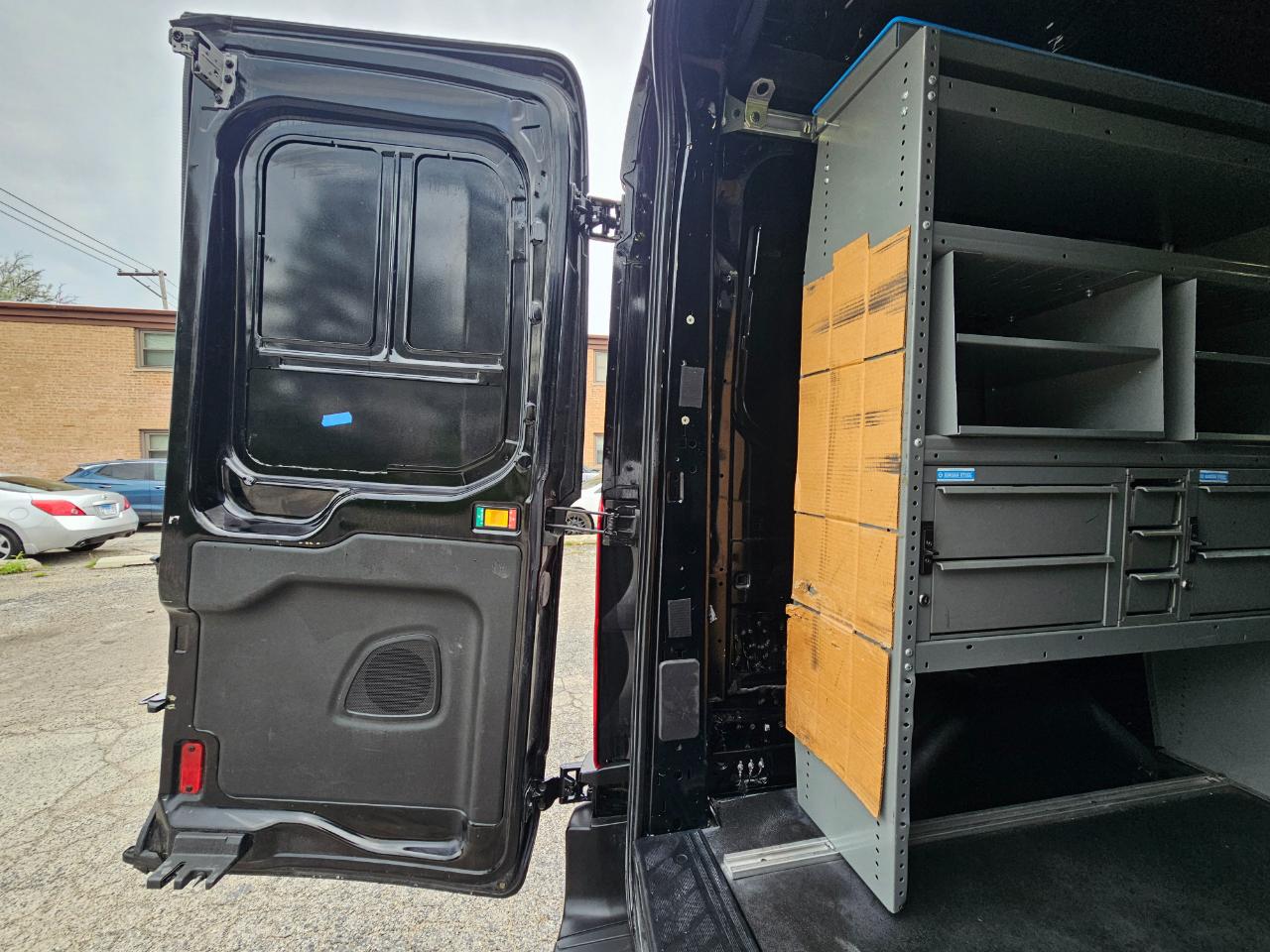 Ford Transit Van T-250 148" Med Rf 9000 GVWR Sliding RH Dr 2017