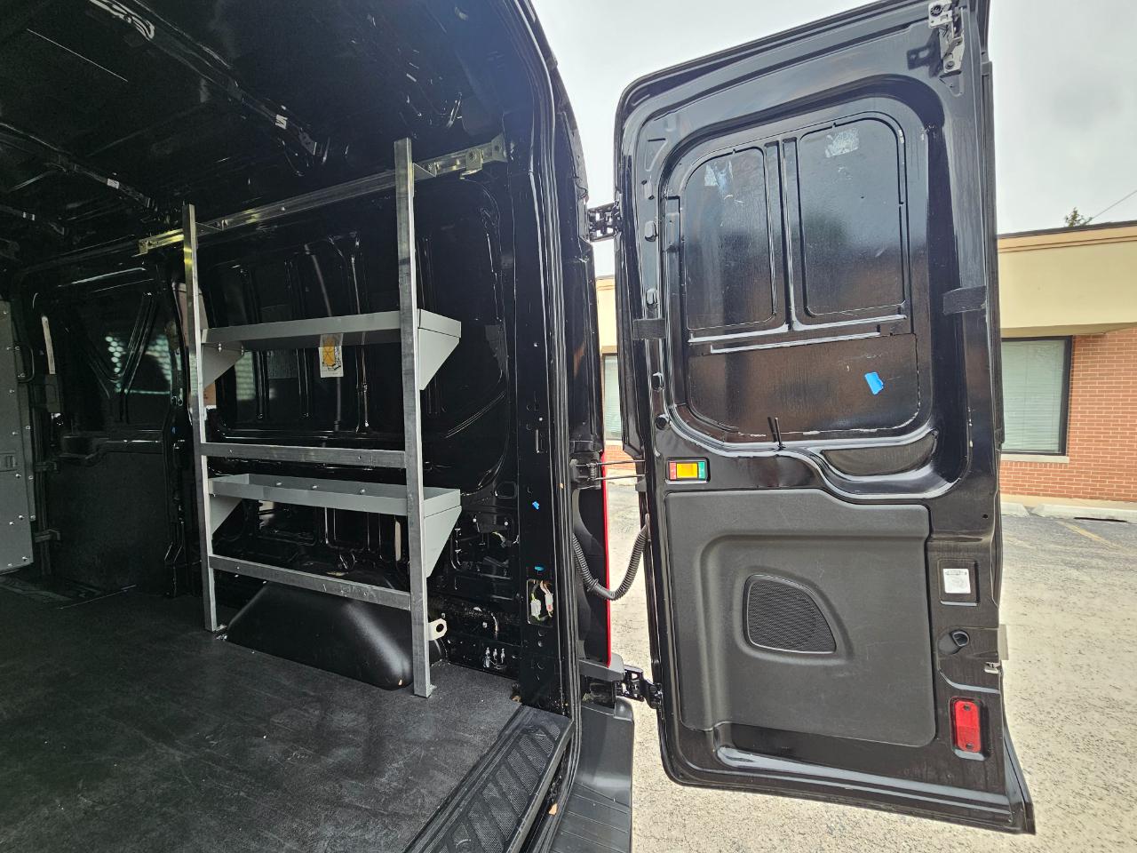 Ford Transit Van T-250 148" Med Rf 9000 GVWR Sliding RH Dr 2017