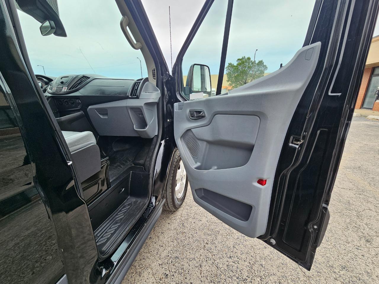 Ford Transit Van T-250 148" Med Rf 9000 GVWR Sliding RH Dr 2017