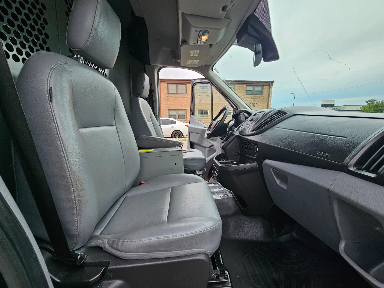 Ford Transit Van T-250 148" Med Rf 9000 GVWR Sliding RH Dr 2017